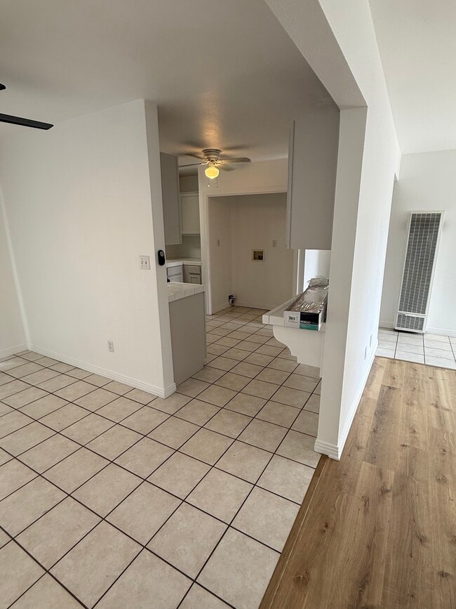 Photo - 4956 Howard St Unidad 4954