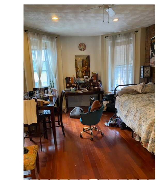 Photo - 250 Newbury St