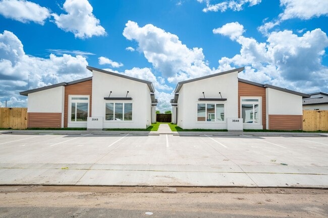 3548 Hidalgo Cir Unidad A