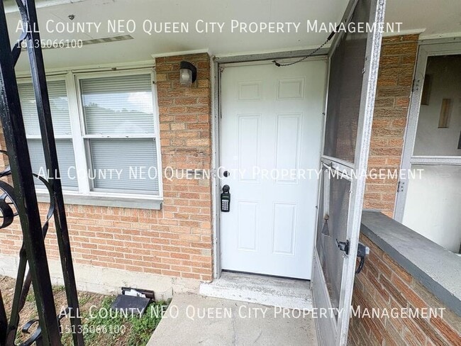 Photo - 2725 McCall St