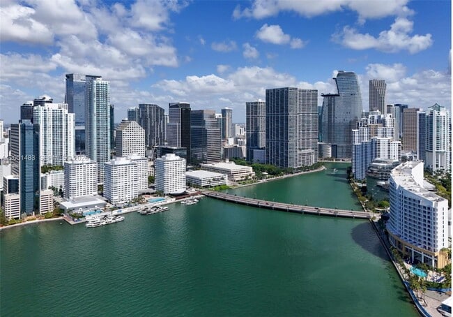 Building Photo - 905 Brickell Bay Dr Unit 1523