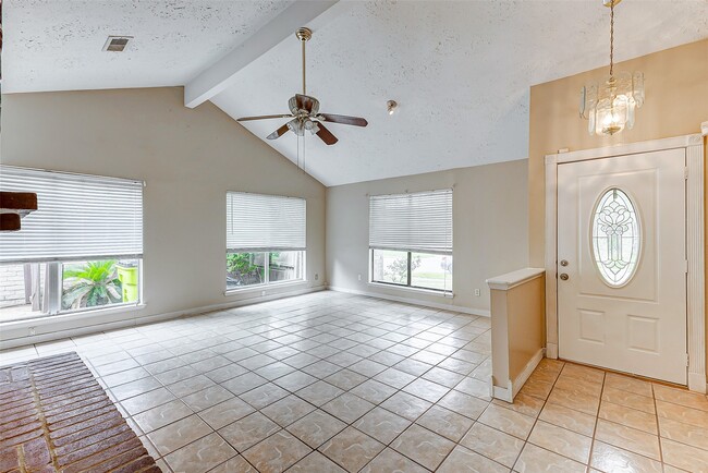 Photo - 2010 Hickory Glen Dr