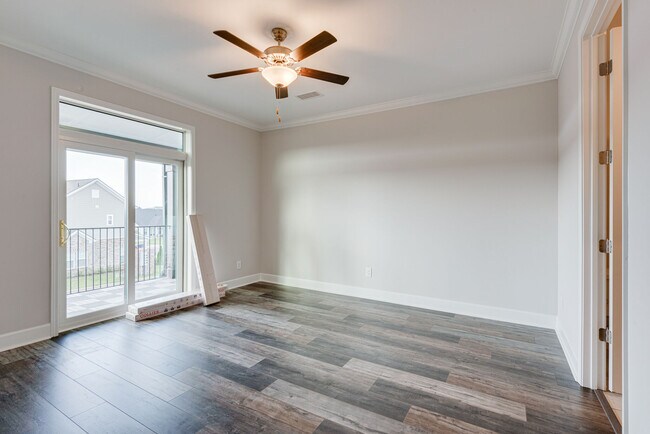 Photo - 413 Ronan Way