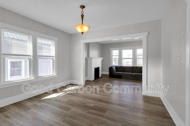 Building Photo - 2273 Delaware Ave Unit Upper Rental