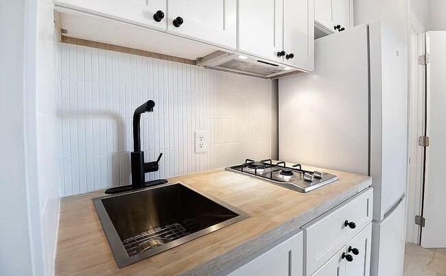 1520 W 8th St Apartments