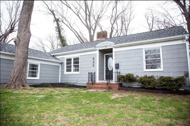 Building Photo - 623 W Broadmoor St
