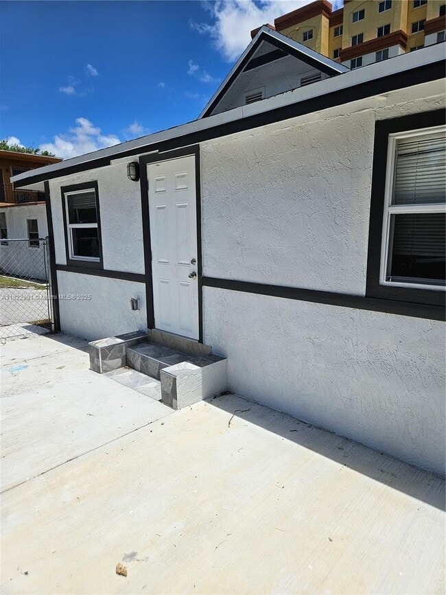 Building Photo - 156 NE 78th St Unit A