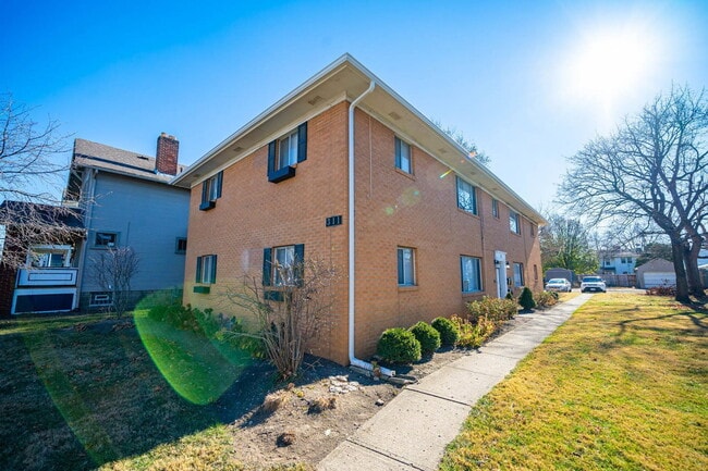 Building Photo - 311 E Jenkins Ave Unit A