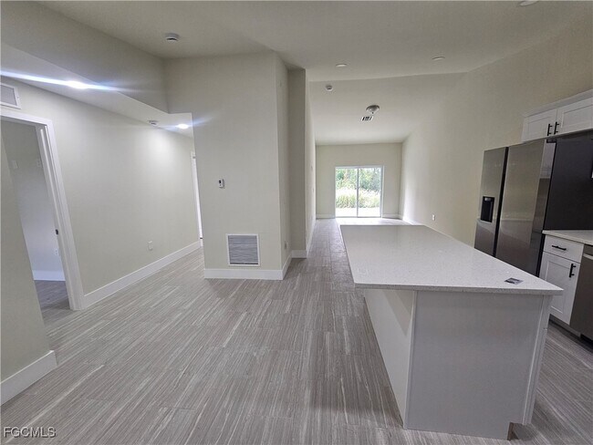Photo - 876 Apartment St