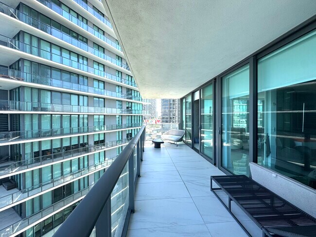 Photo - 650 NE 32nd St Unidad 1401