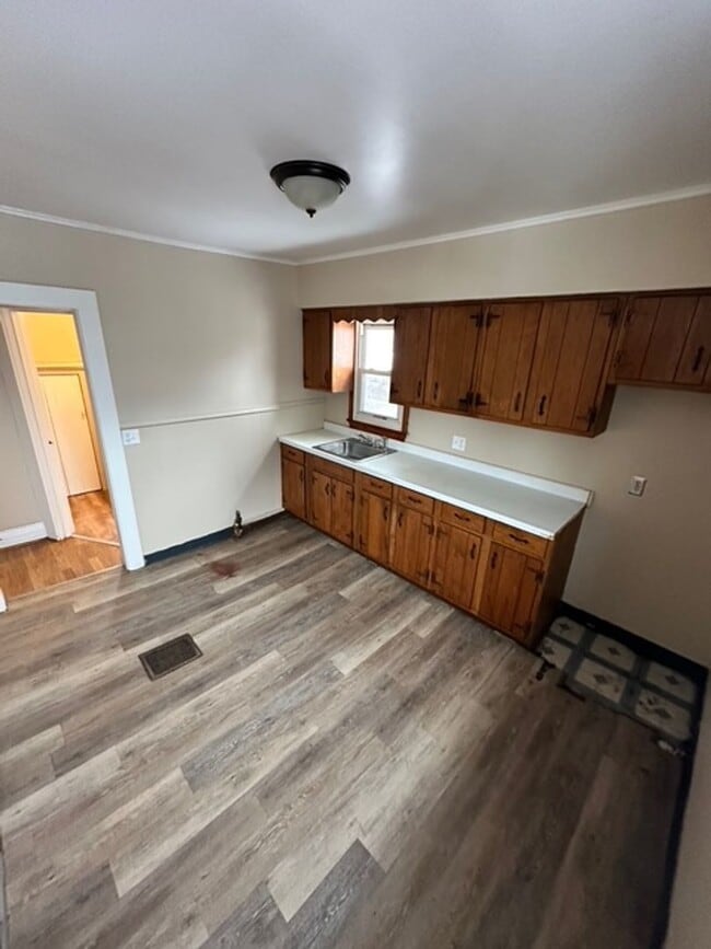 Photo - 490 Glenwood Ave Unit 490 Glen up