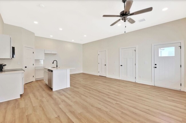 Photo - 17003 W Kashmir St