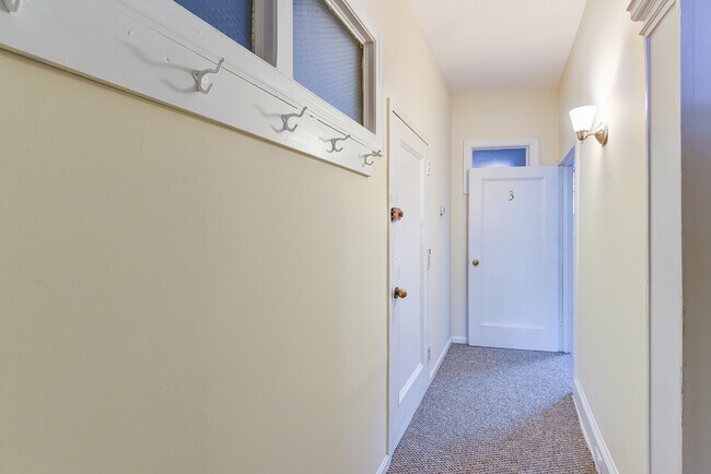 Photo - 1724 Lamont St NW Unidad 1724 Lamont - Mainfloor