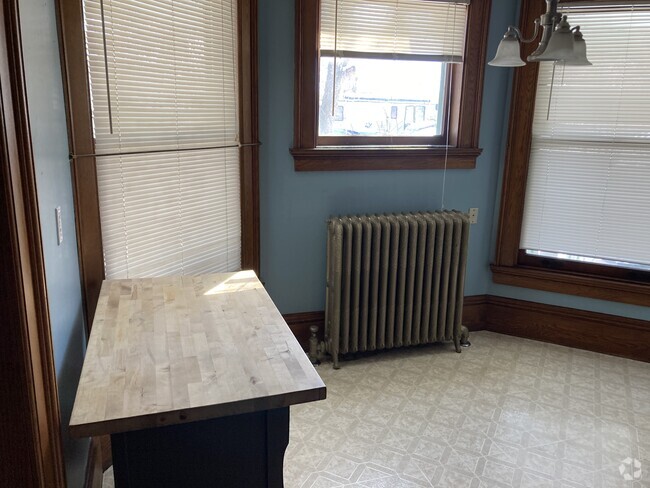 Building Photo - 522 W Wisconsin St Unit West Wisconsin Rental