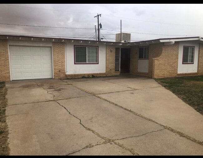 Building Photo - 5620 Salem Dr