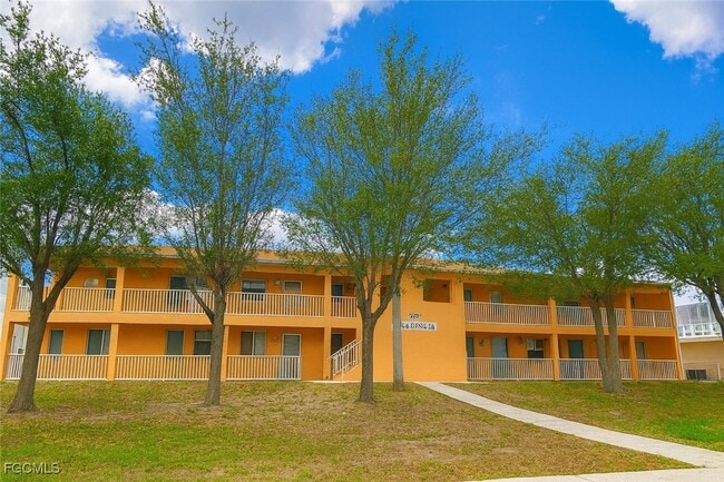 Photo - 4903 York St Unit 202