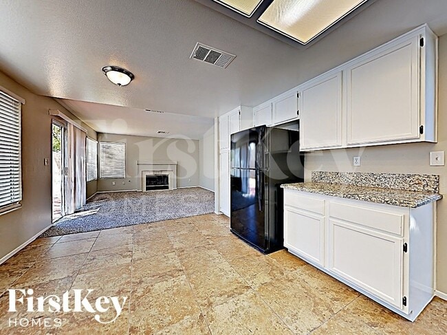 Photo - 1683 Black Hills Way