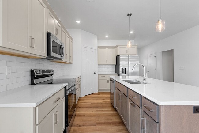 Photo - 2718 Saffron Pl