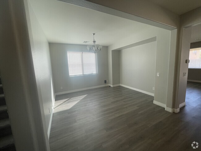 Building Photo - 5026 S Chatham Rental