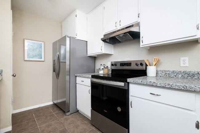 Building Photo - 1517 Nogales St