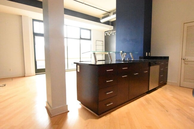 Photo - Chic, Contemporary 1 BD 1.5 BA Condo in Adams Morgan neighborhood of NW DC!!