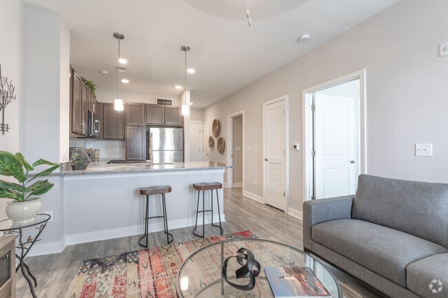 1HAB,1BA- 683SF The Reef - Monroe Gates Apartments