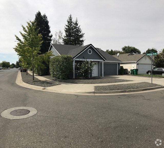 Building Photo - Adorable 3 bedroom/2bath Home