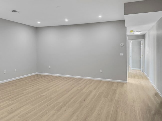 Photo - 729-731-731 Broadway Unidad 2