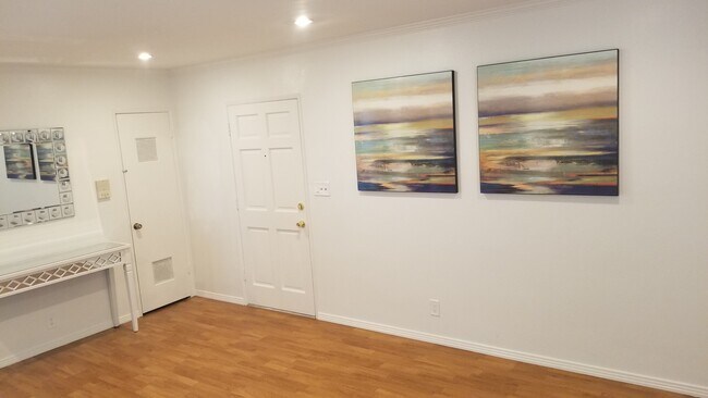 Photo - 5811 Bowcroft St Unidad 2