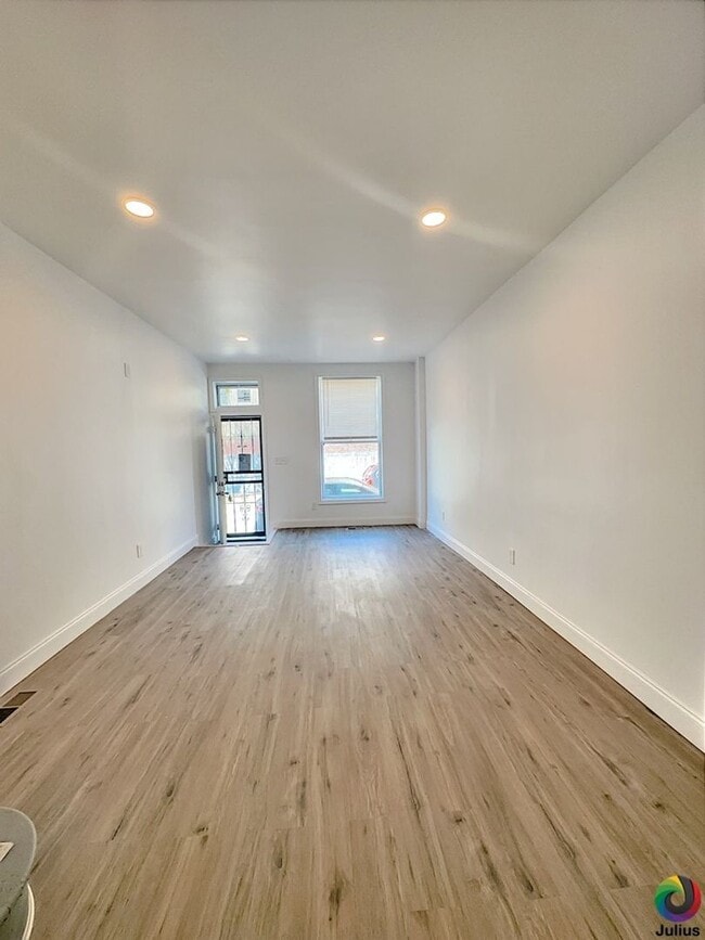 Photo - 911 N Rose St