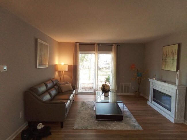 Building Photo - Villages at Berkley - Two bedroom two bath...