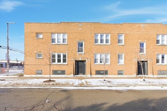 Building Photo - 3214 N Linder Ave Unit 2
