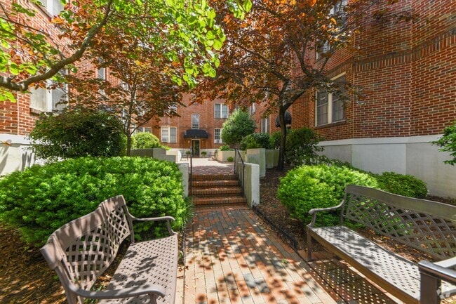 Building Photo - 828 N Elm St Rental