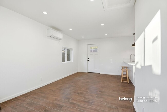 Photo - 648 Anita St Unit 1