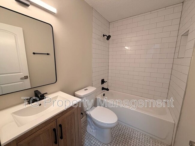 Photo - 1700 Main St