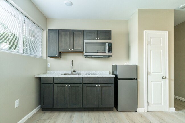 Building Photo - 104 S 51st St Unit 2nd Floor - 1bd - B