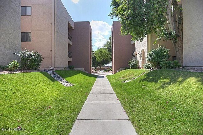 Photo - "FREE RENT! Early move-in available. Inter...
