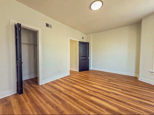 Photo - 4925 S Champlain Ave Unit 2