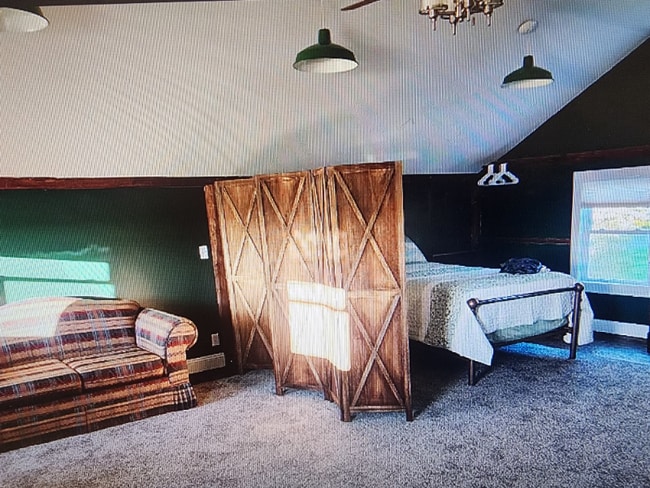 Photo - 7049 Lake Ave