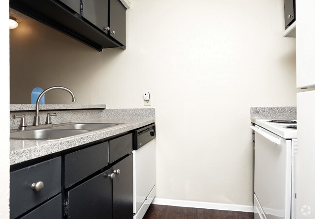 1HAB,1BA-646 ft² - Park on Greenville