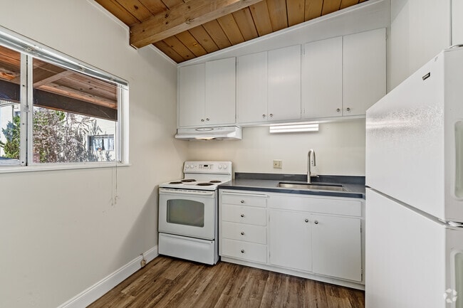 Building Photo - 2325 Russell St Unit B Rental
