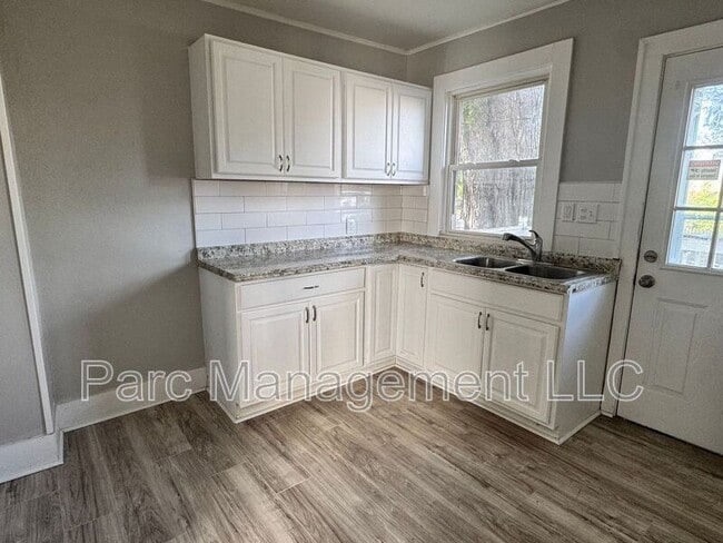 Photo - 4270 Pitt St