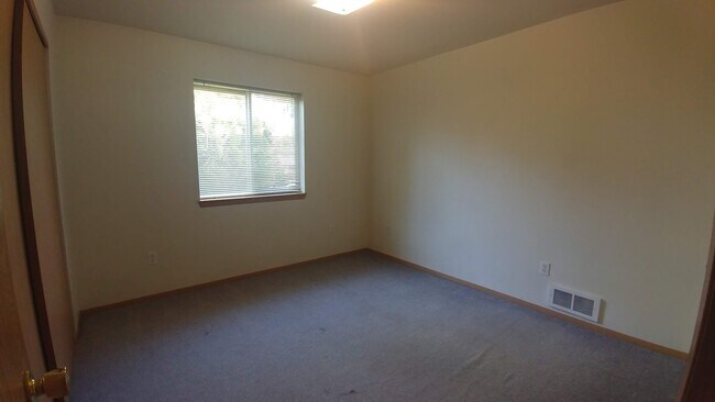 Photo - 440 NW Parr Dr