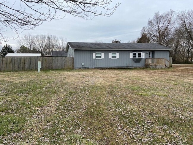 Building Photo - Single-Family Home in Hollister