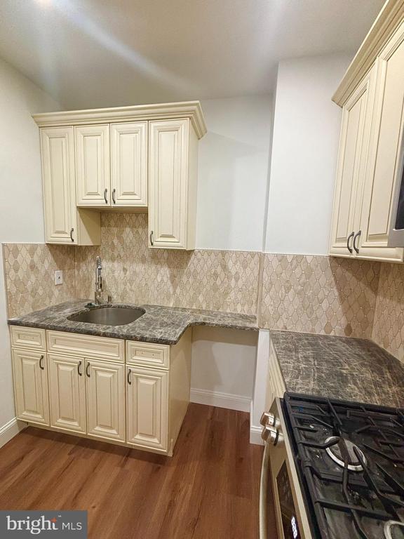 Photo - 320 Loney St