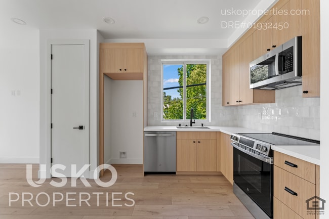 "Chic Urban Living: Spacious 2-Bed, 2-Bath... - "Chic Urban Living: Spacious 2-Bed, 2-Bath... Apartment Unit 1