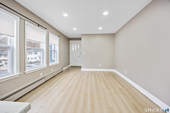 Photo - 87 Putnam St