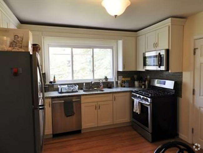 Building Photo - 376 Prospect St Unit 2 Rental