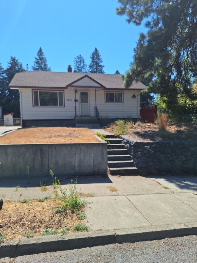 Building Photo - 3918 E 8th Ave Rental