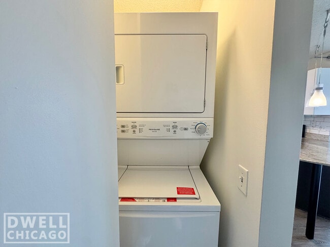 Photo - 608 W Lake St Unidad 2501